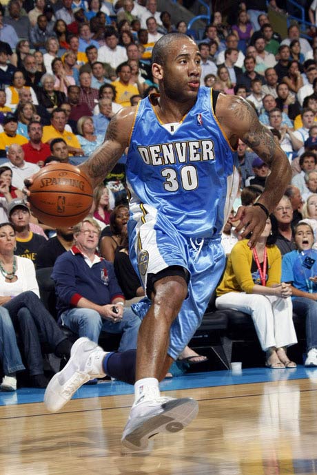 臂展在防守 臂展在防守