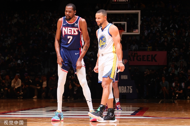 以压倒性的 以压倒性的